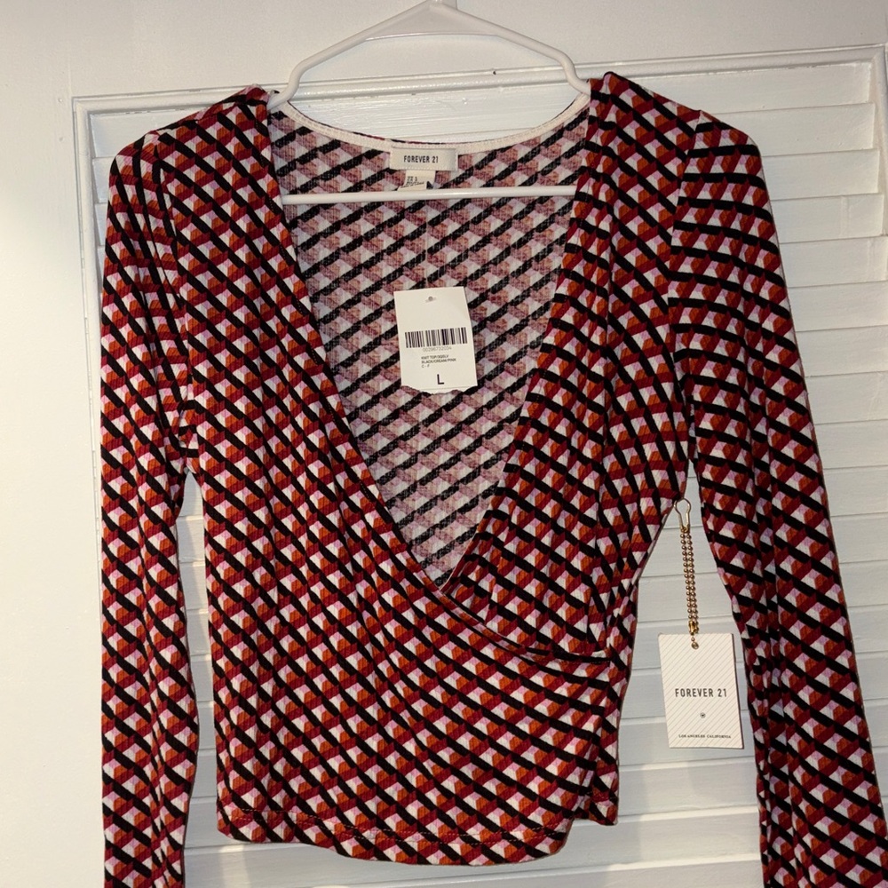Trendy Brand New Long-sleeve Crop Top🔥